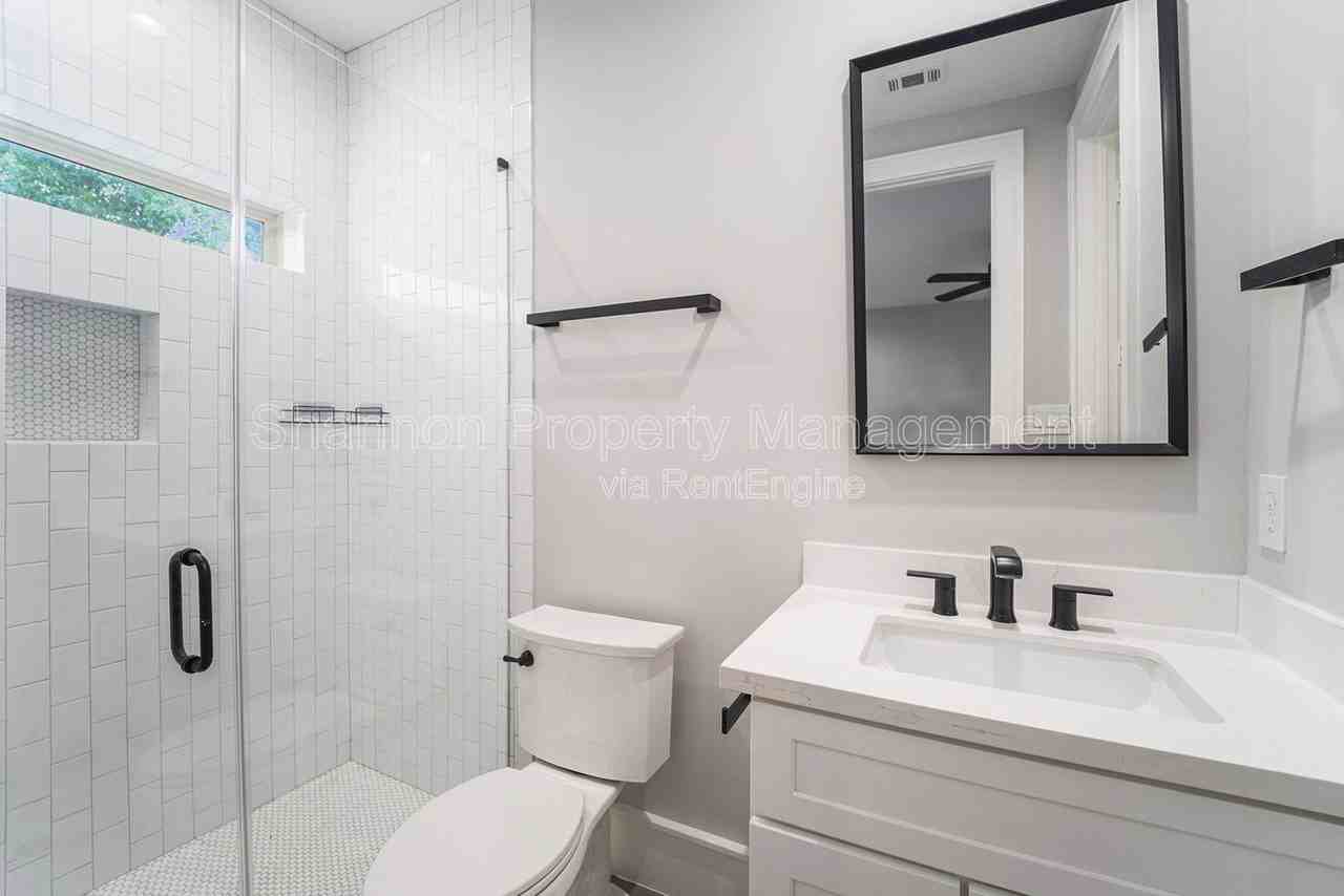 2221 Francis St - Photo 5 of 27
