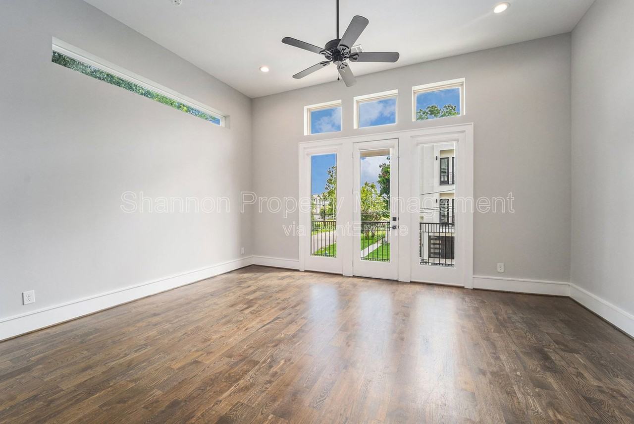 2221 Francis St - Photo 6 of 27