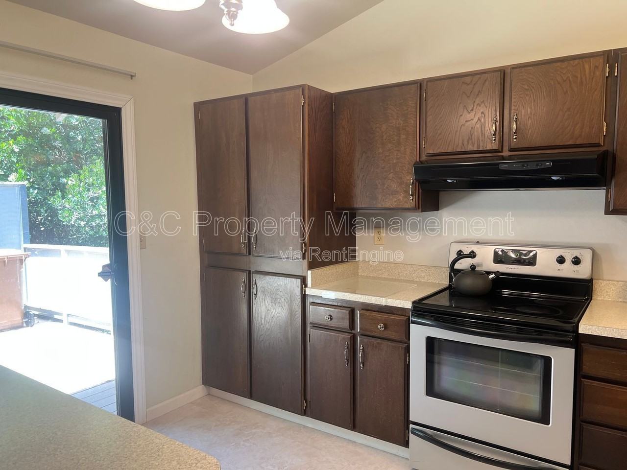 1538 Ashwood Dr - Photo 3 of 12
