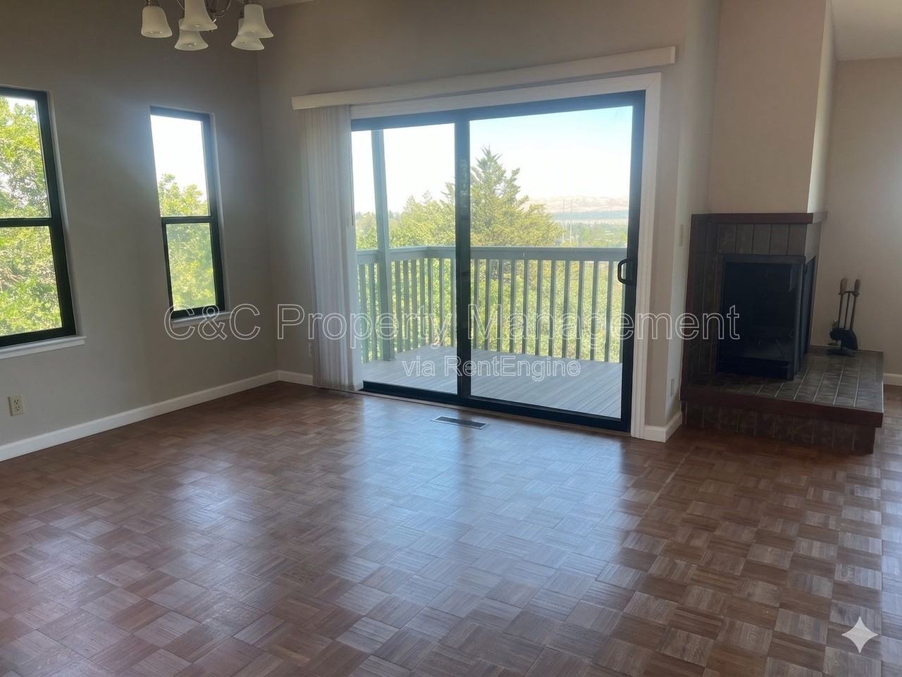 1538 Ashwood Dr - Photo 4 of 12