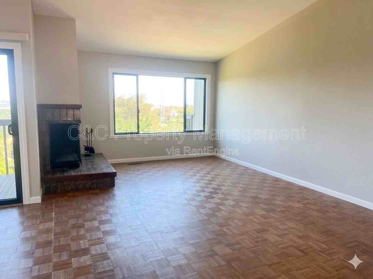 1538 Ashwood Dr - Photo 6 of 12
