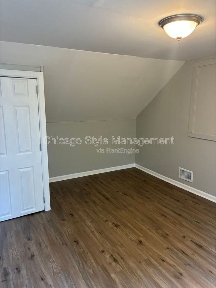 9713 S Oglesby Ave - Photo 3 of 14