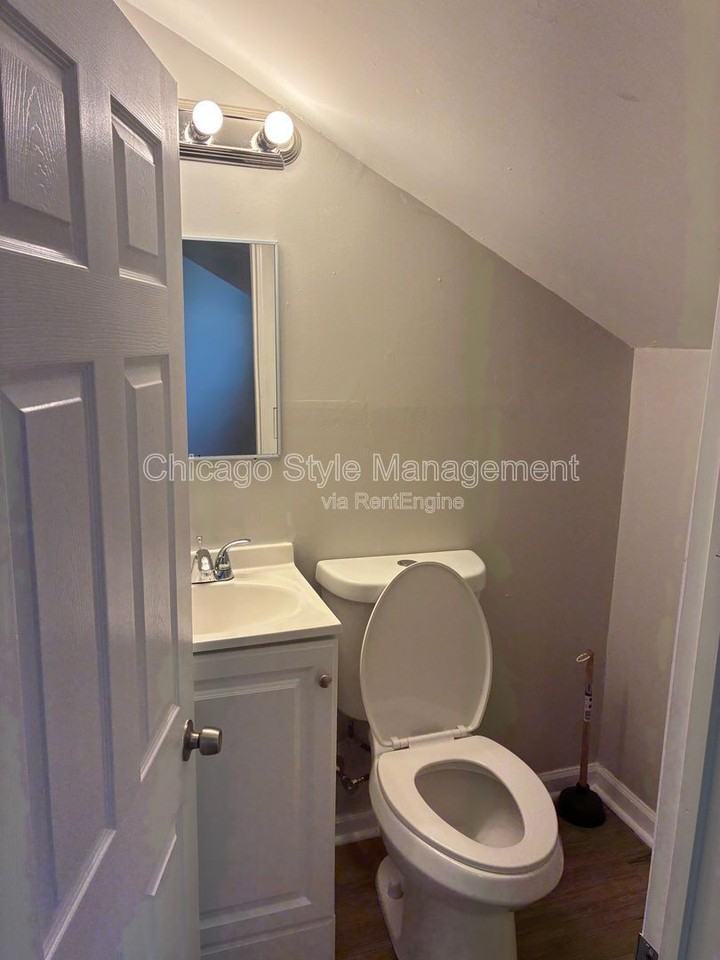 9713 S Oglesby Ave - Photo 4 of 14