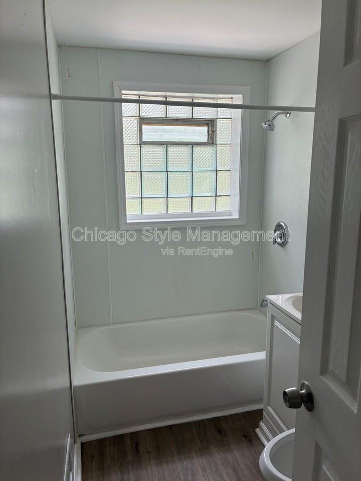 9713 S Oglesby Ave - Photo 5 of 14