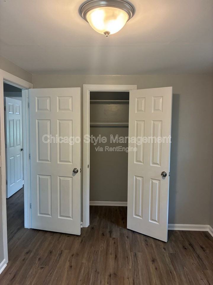 9713 S Oglesby Ave - Photo 6 of 14