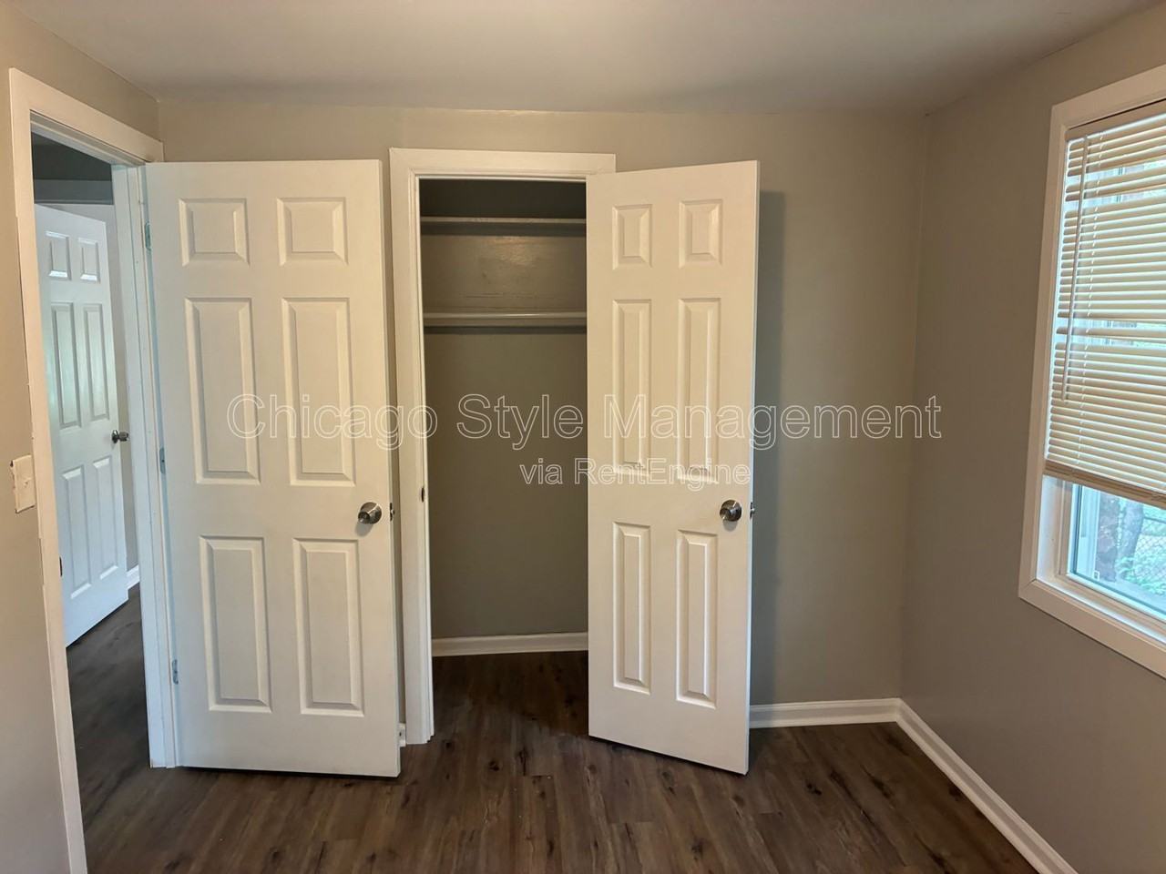 9713 S Oglesby Ave - Photo 7 of 14