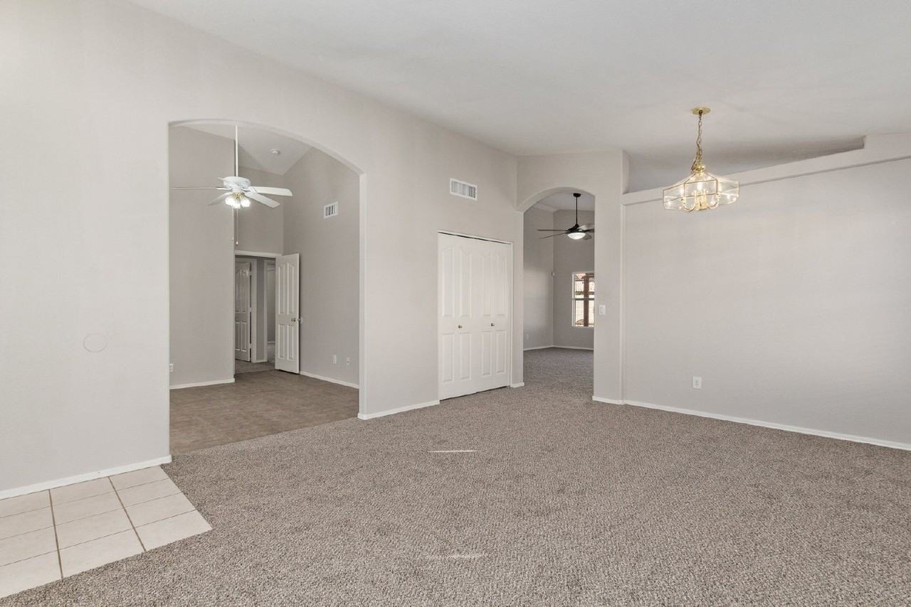 12454 W Holly St - Photo 5 of 26
