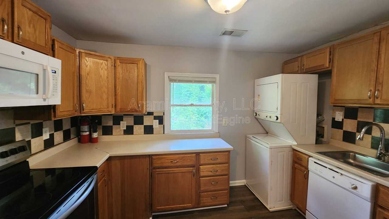 2284 Alvin Dr Nw #B1 - Photo 3 of 9