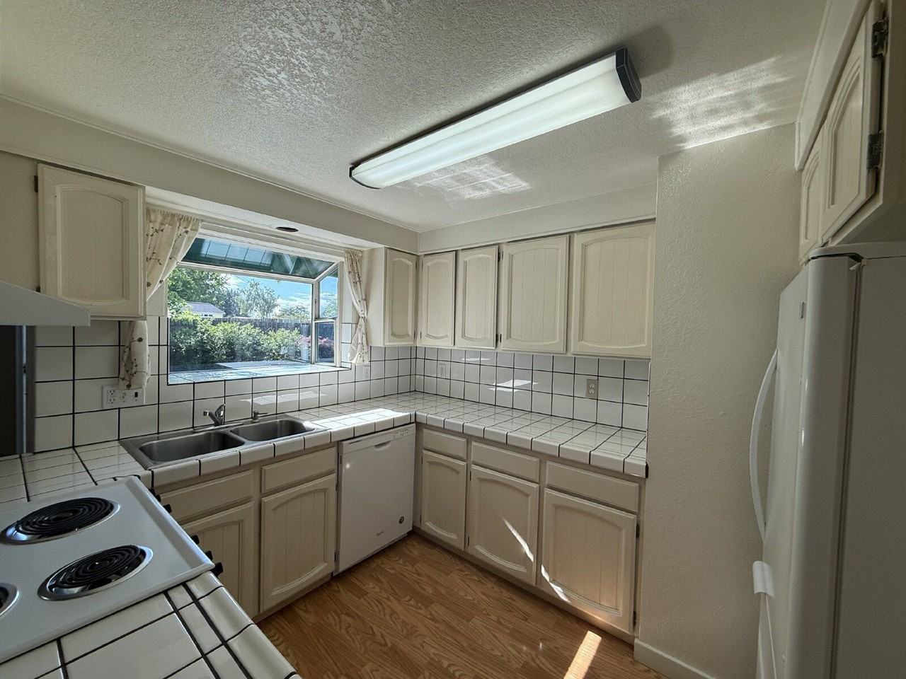 3959 Pam St - Photo 7 of 14