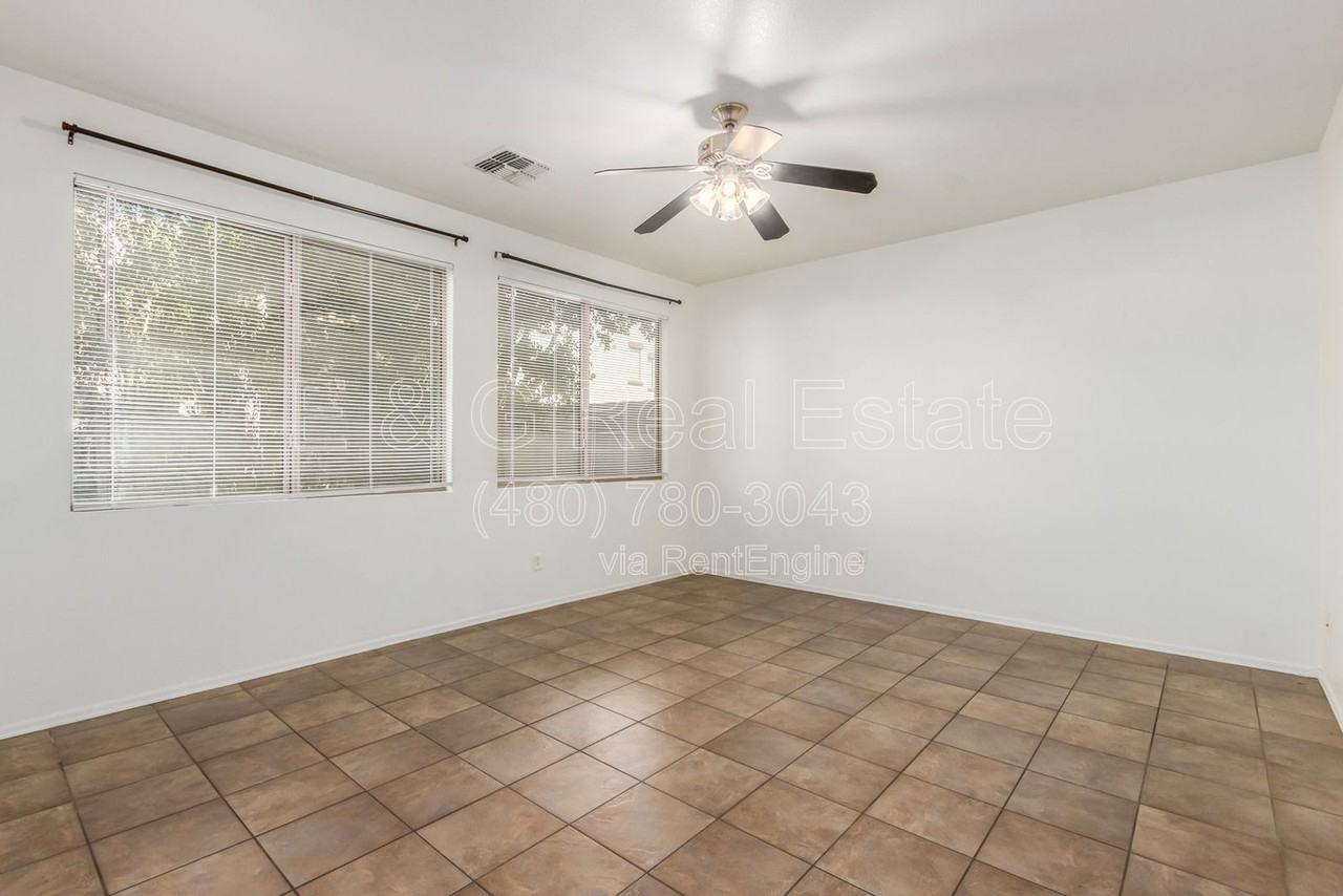 1886 E Don Carlos Ave #163 - Photo 3 of 31