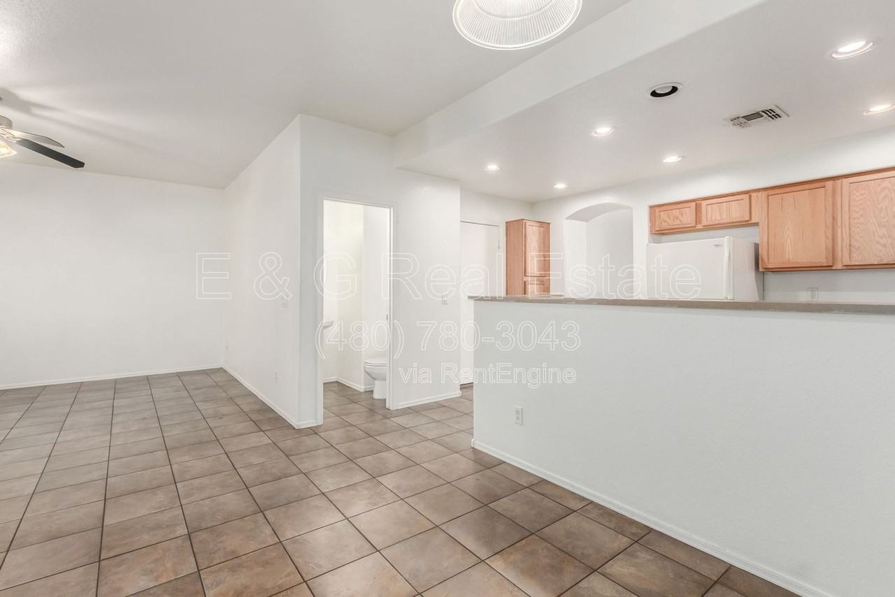 1886 E Don Carlos Ave #163 - Photo 4 of 31