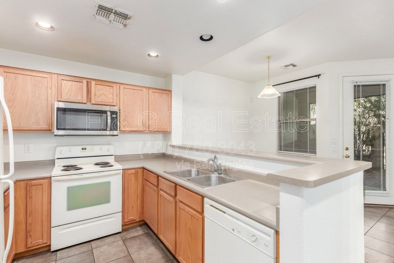 1886 E Don Carlos Ave #163 - Photo 6 of 31