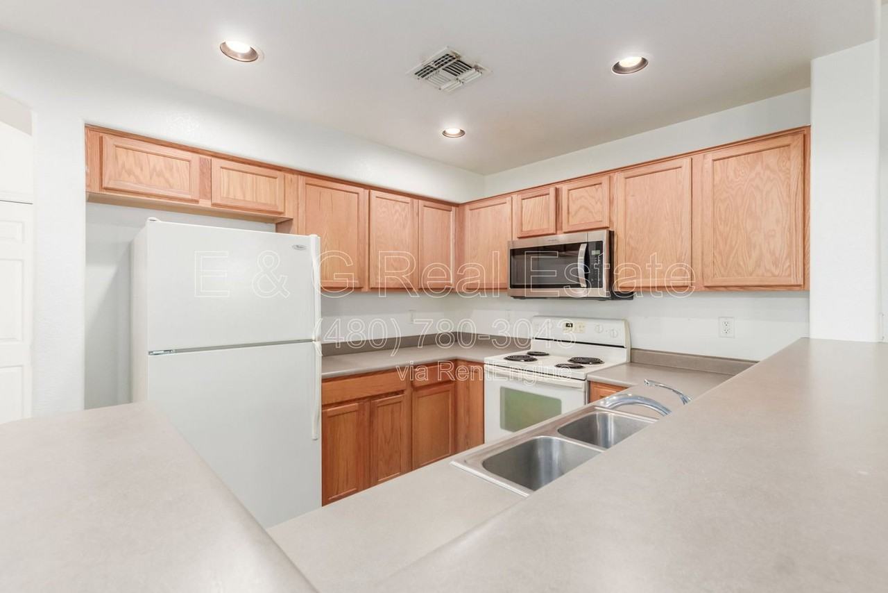 1886 E Don Carlos Ave #163 - Photo 7 of 31