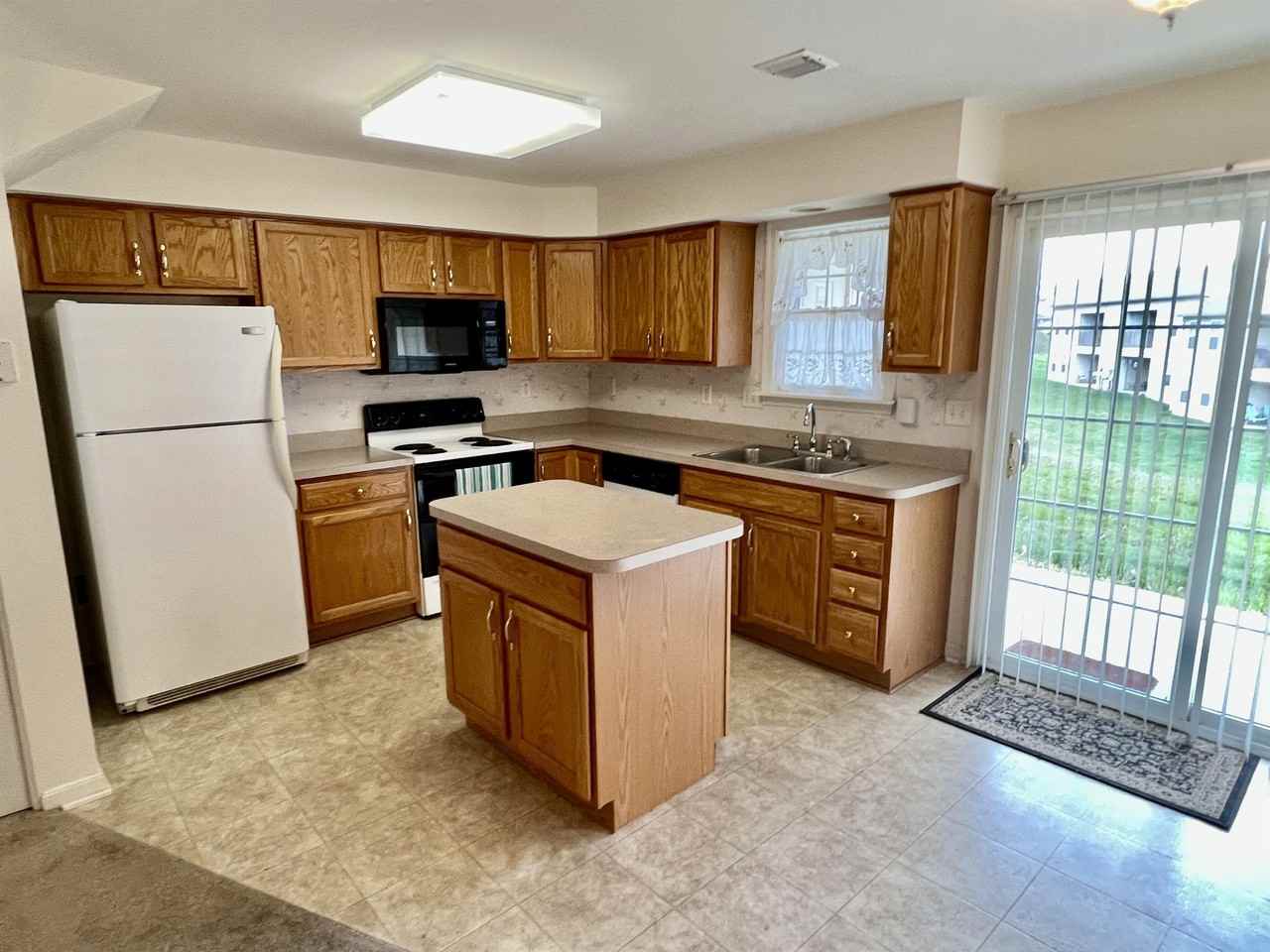 136 Hiddenwood Dr #1 - Photo 3 of 11