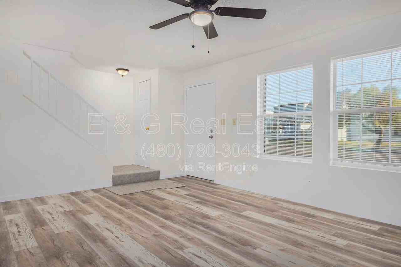 1029 E Bendix Dr - Photo 4 of 29