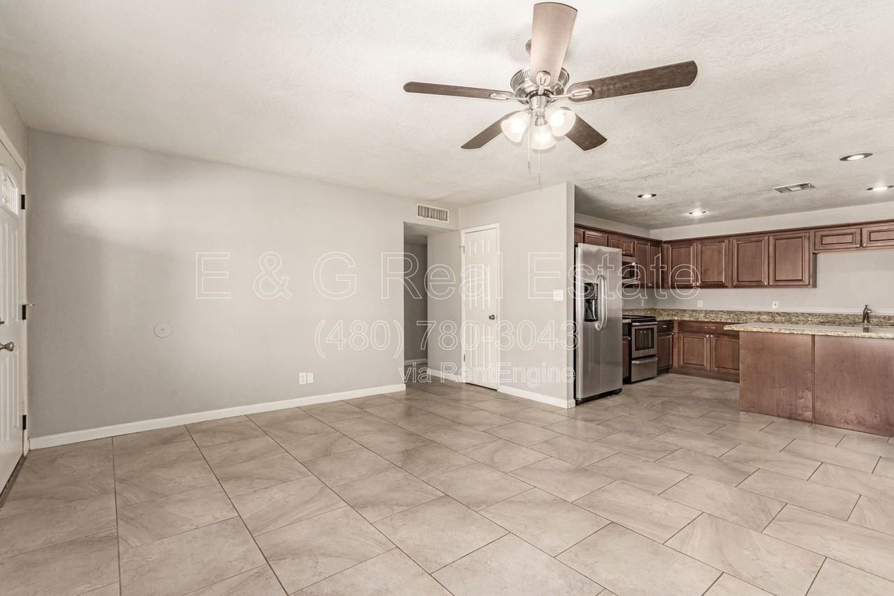 1708 N Daffodil St - Photo 5 of 33