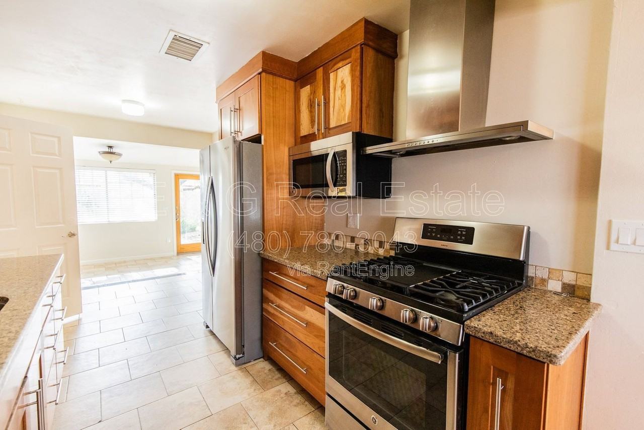 1029 W Elna Rae St - Photo 5 of 21