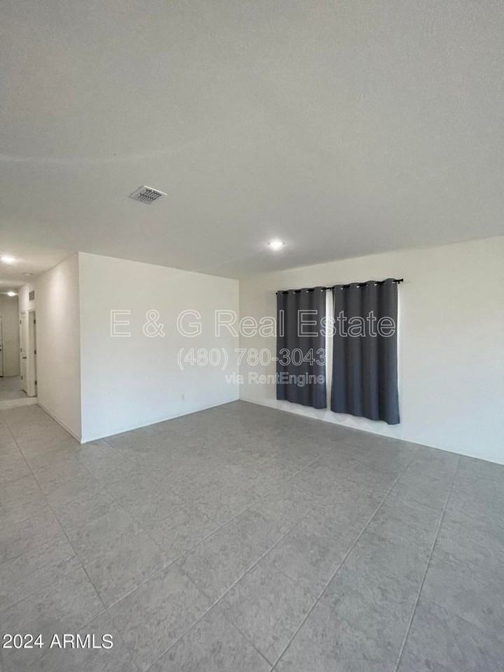 19436 W Elm St - Photo 4 of 21
