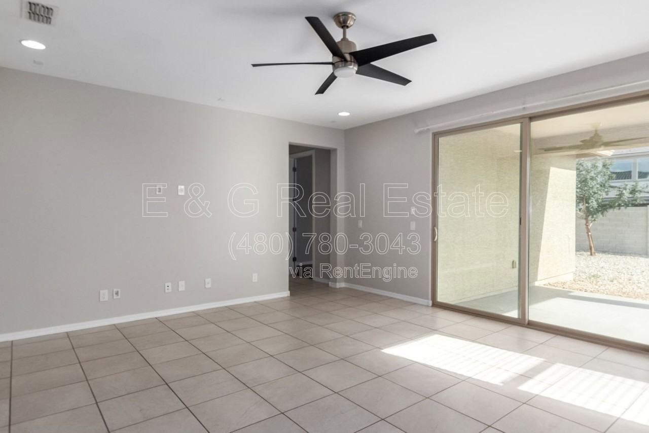 9027 W Missouri Ave - Photo 5 of 26