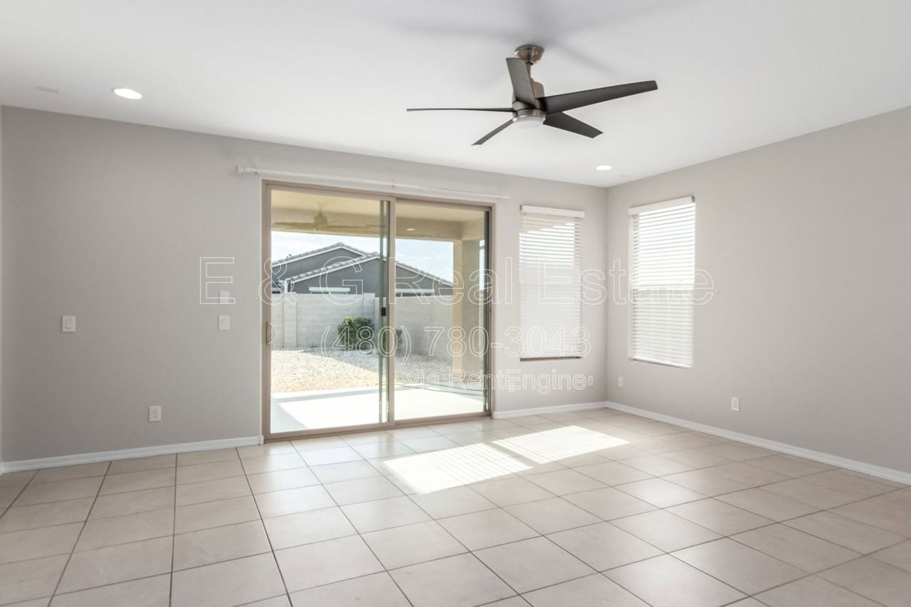 9027 W Missouri Ave - Photo 6 of 26