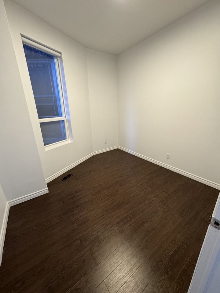 18 Nassau Street - Photo 3 of 7