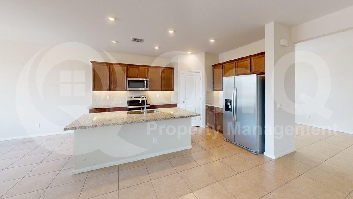 2039 E Piedmont Pl - Photo 4 of 25