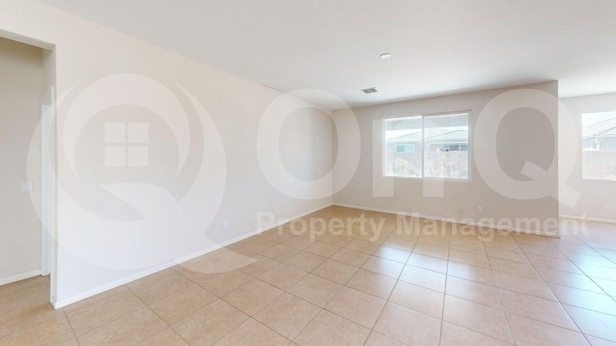 2039 E Piedmont Pl - Photo 6 of 25