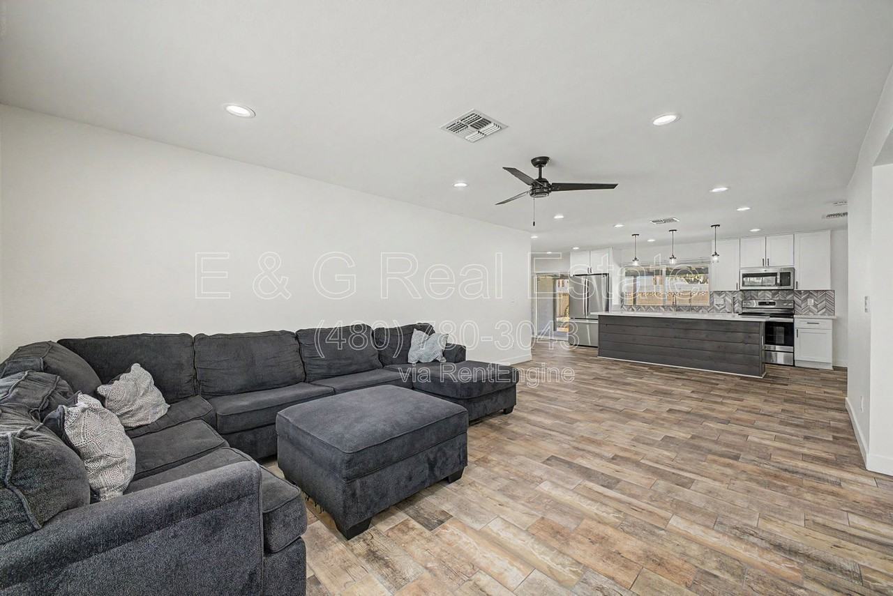 2174 E Palmcroft Dr - Photo 4 of 26
