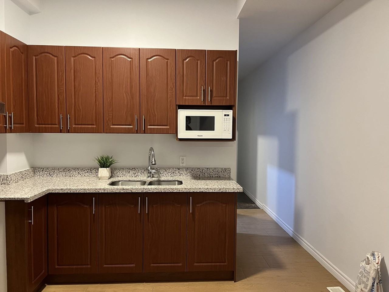 18 Nassau Street - Photo 4 of 7