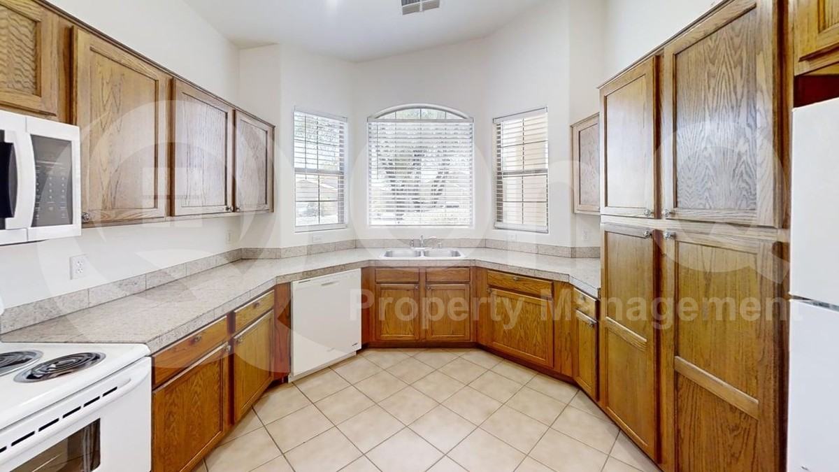 12204 W Ocotillo Ln - Photo 3 of 26