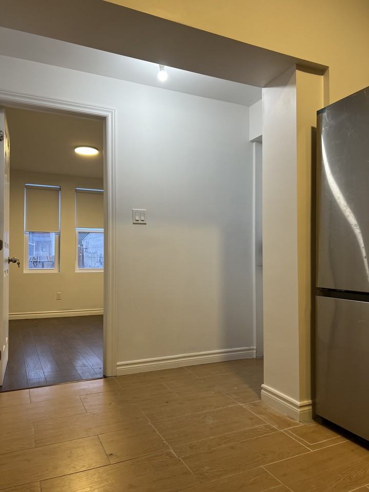 18 Nassau Street - Photo 6 of 7