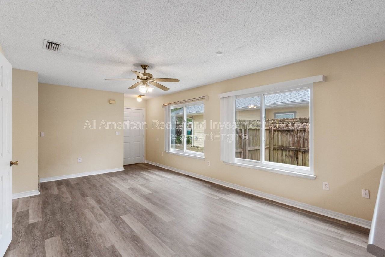 104 Hydac Rd #B - Photo 4 of 24