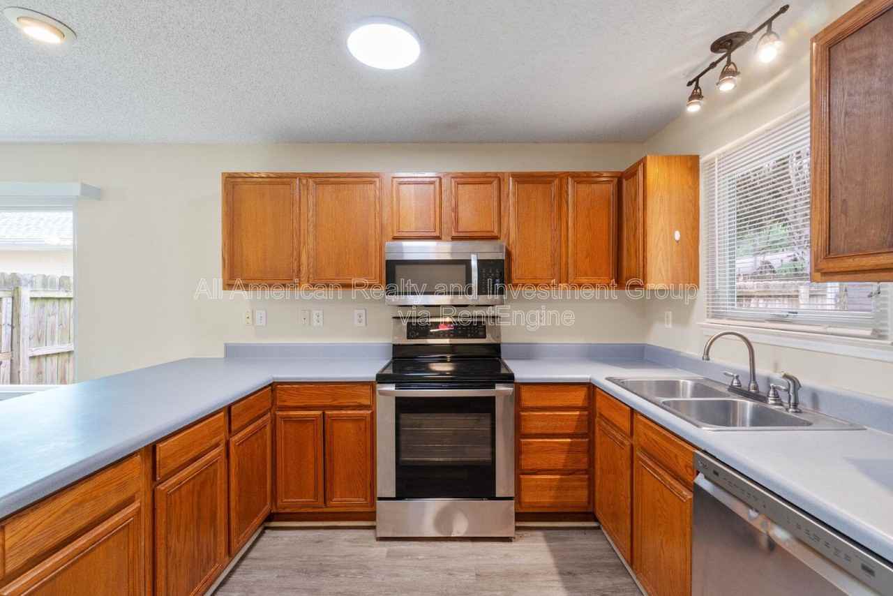 104 Hydac Rd #B - Photo 7 of 24