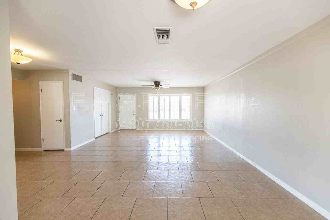 8050 E Clarendon Ave - Photo 5 of 18