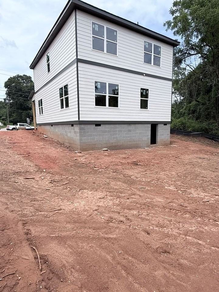 785 Whitehall Rd - Photo 2 of 6