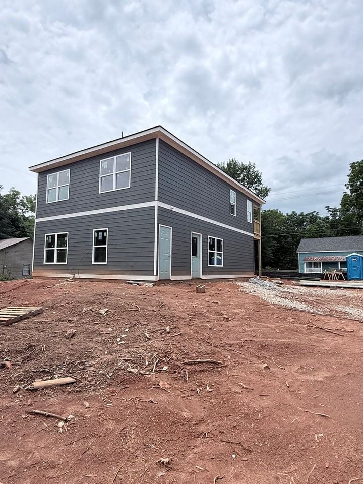 815 Whitehall Rd - Photo 3 of 7