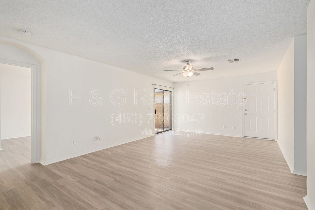 8714 W Amelia Ave - Photo 2 of 23