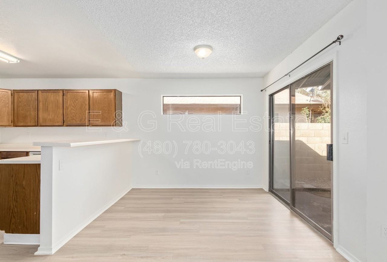 8714 W Amelia Ave - Photo 4 of 23