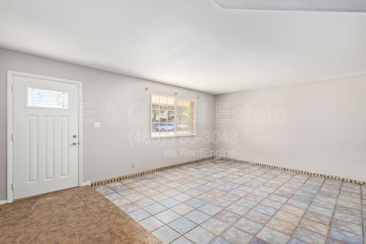 1918 E Palmcroft Dr - Photo 2 of 32