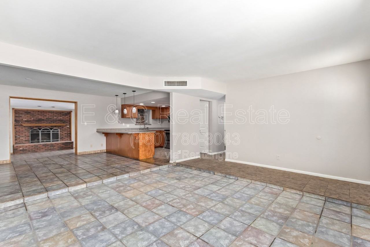 1918 E Palmcroft Dr - Photo 3 of 32