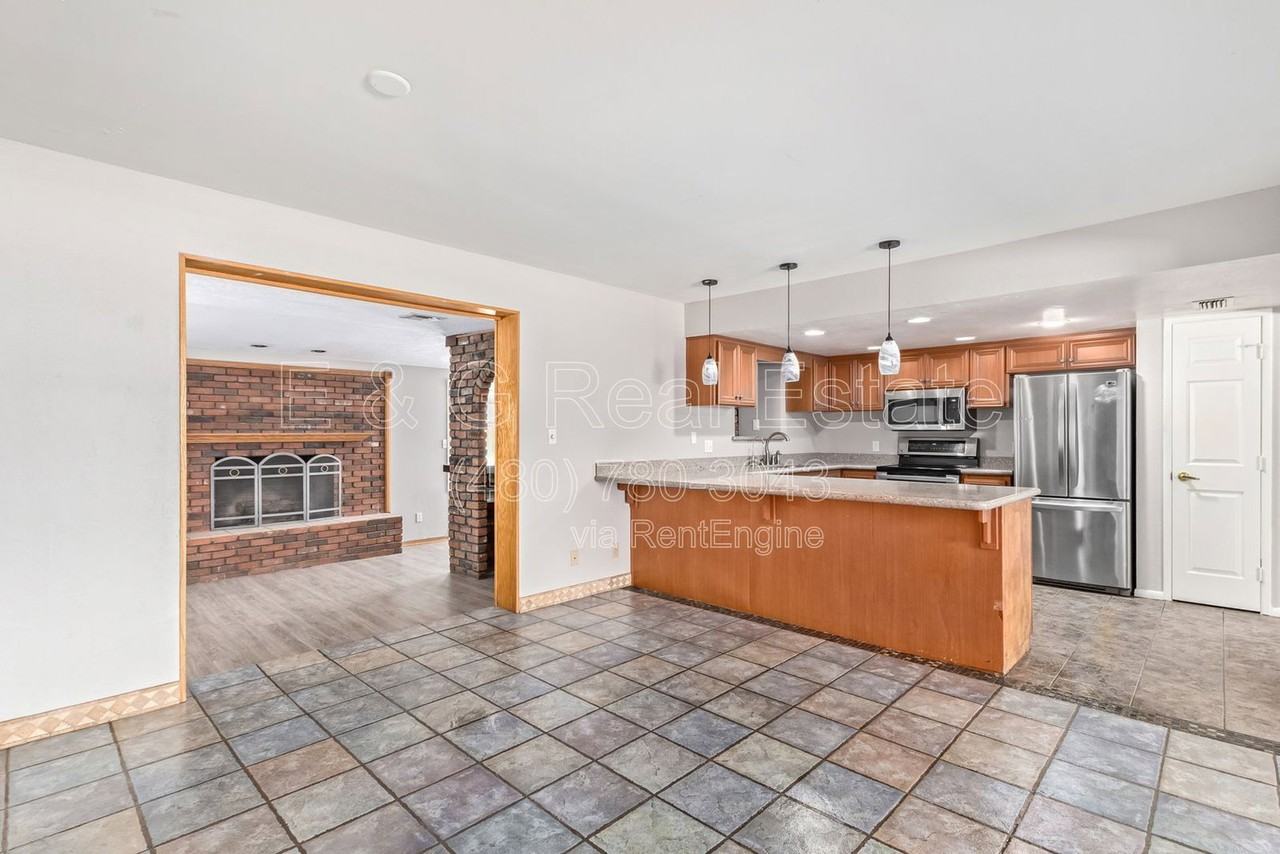 1918 E Palmcroft Dr - Photo 7 of 32
