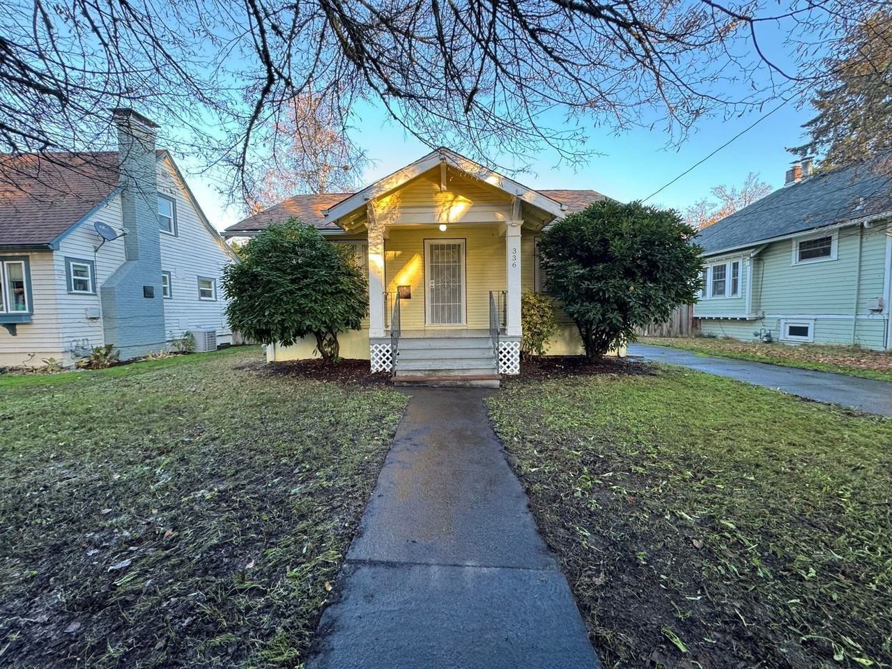 336 23rd St Se - Photo 2 of 14