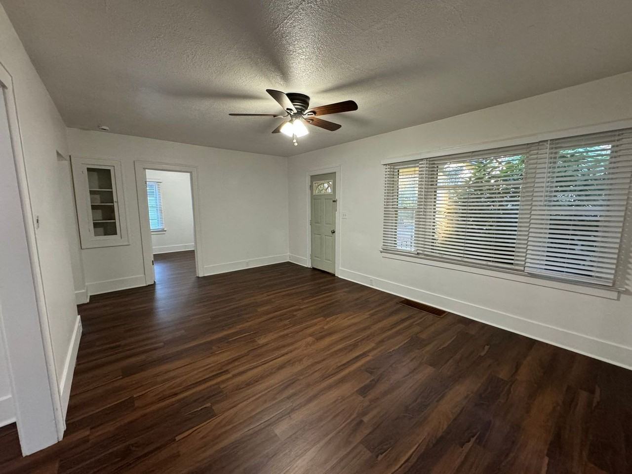 336 23rd St Se - Photo 4 of 14