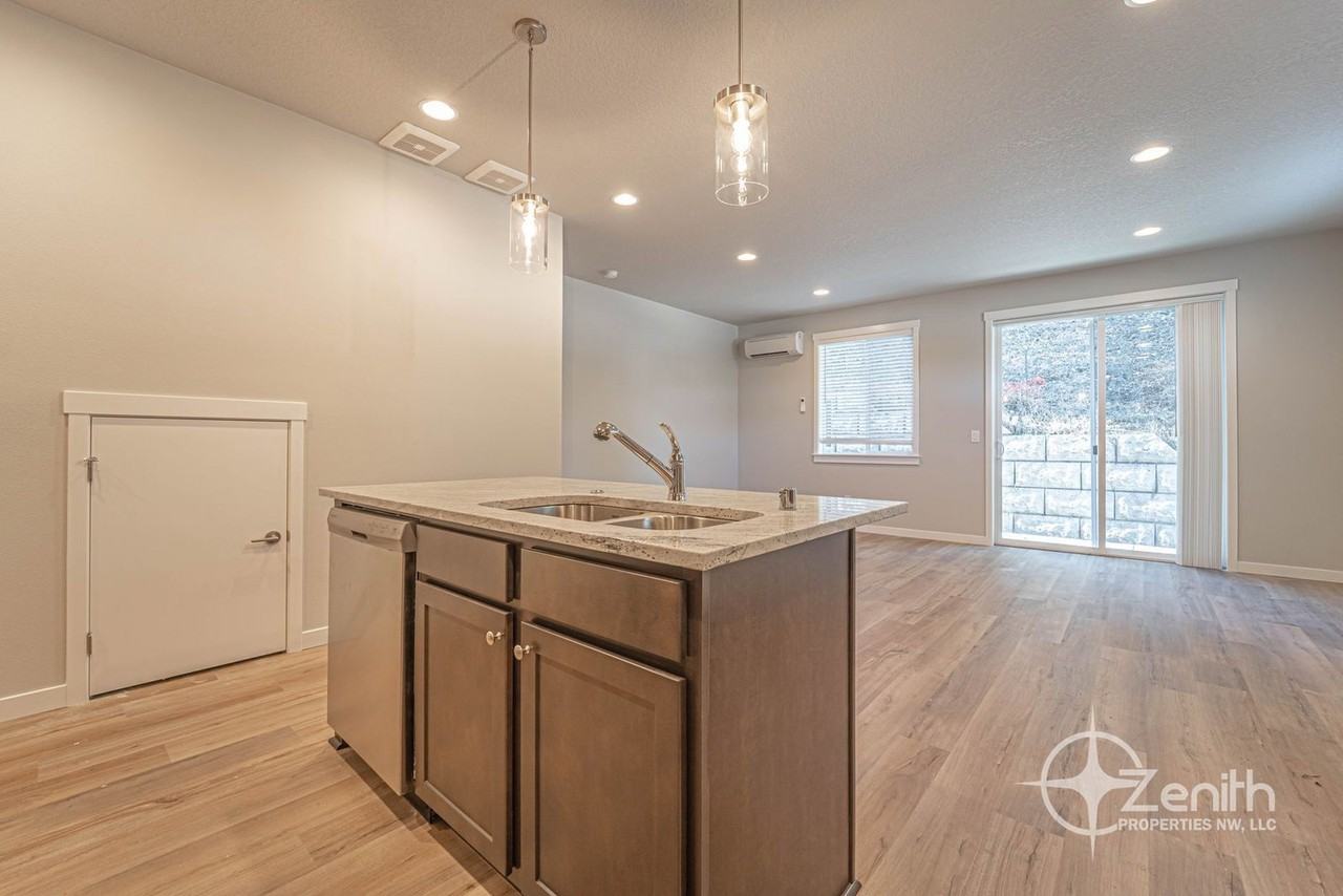 4912 Ne 2nd Ct - Photo 4 of 33