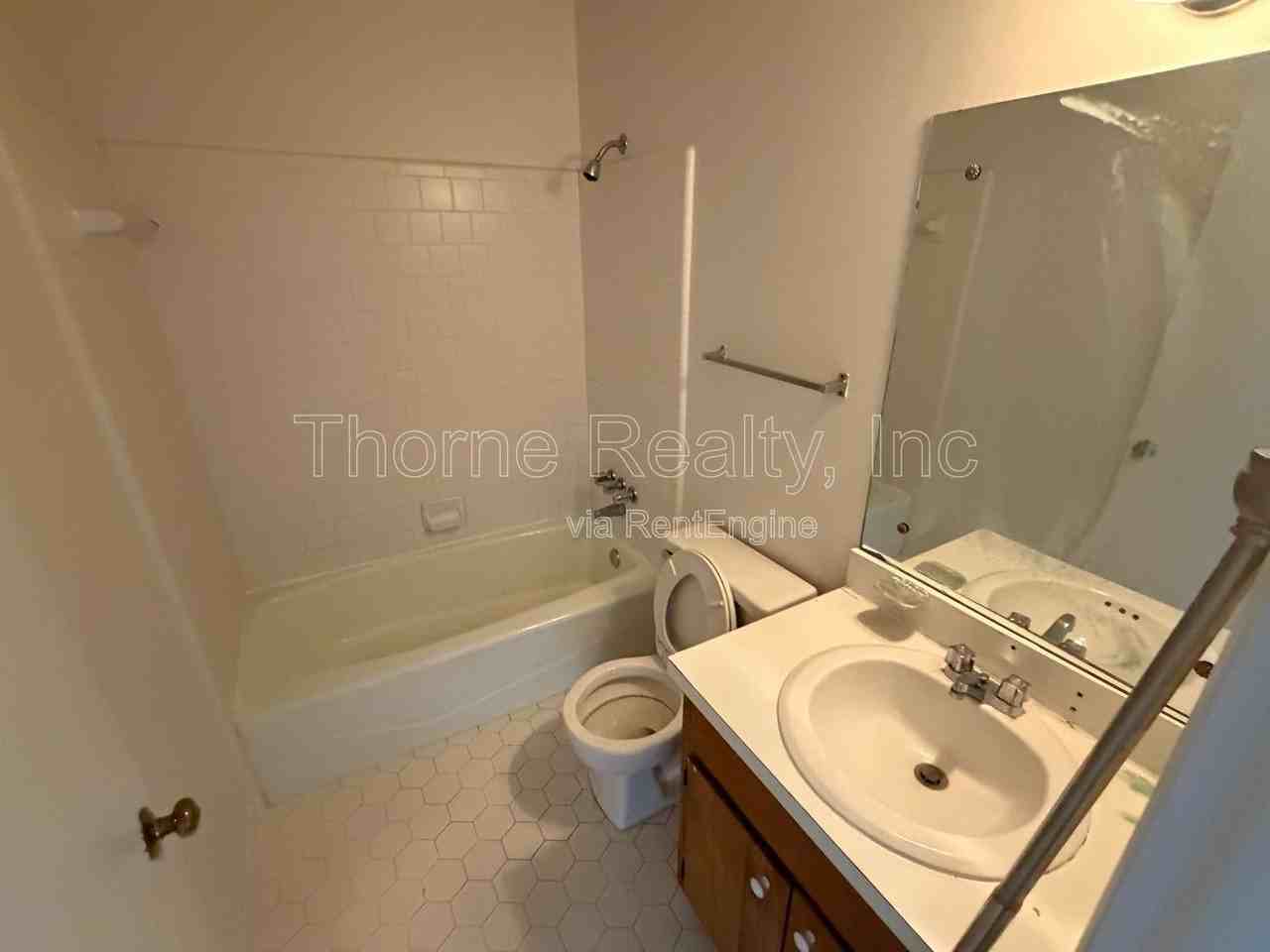 2206 Candlewood Dr Sw #B - Photo 5 of 8