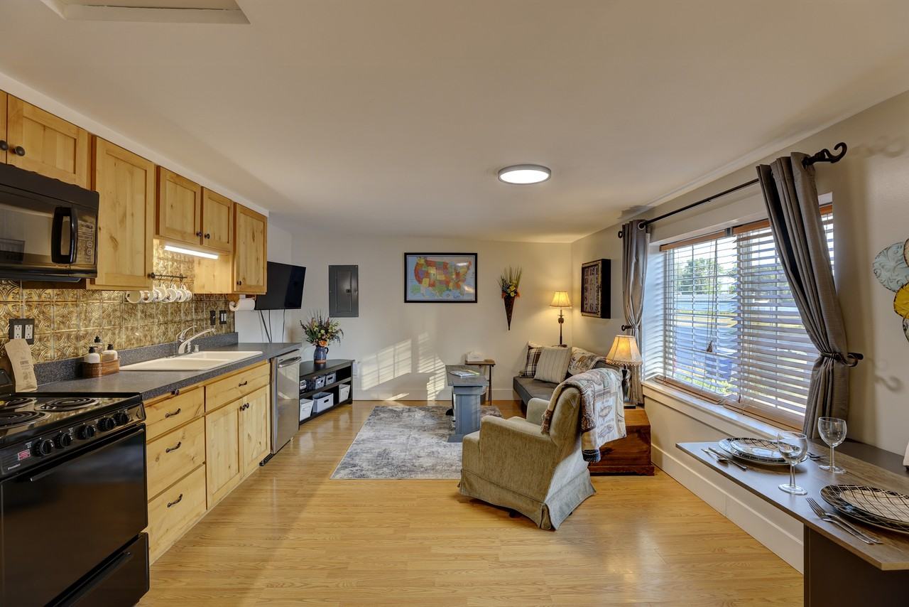 595 Wyoming Ave #A - Photo 2 of 36
