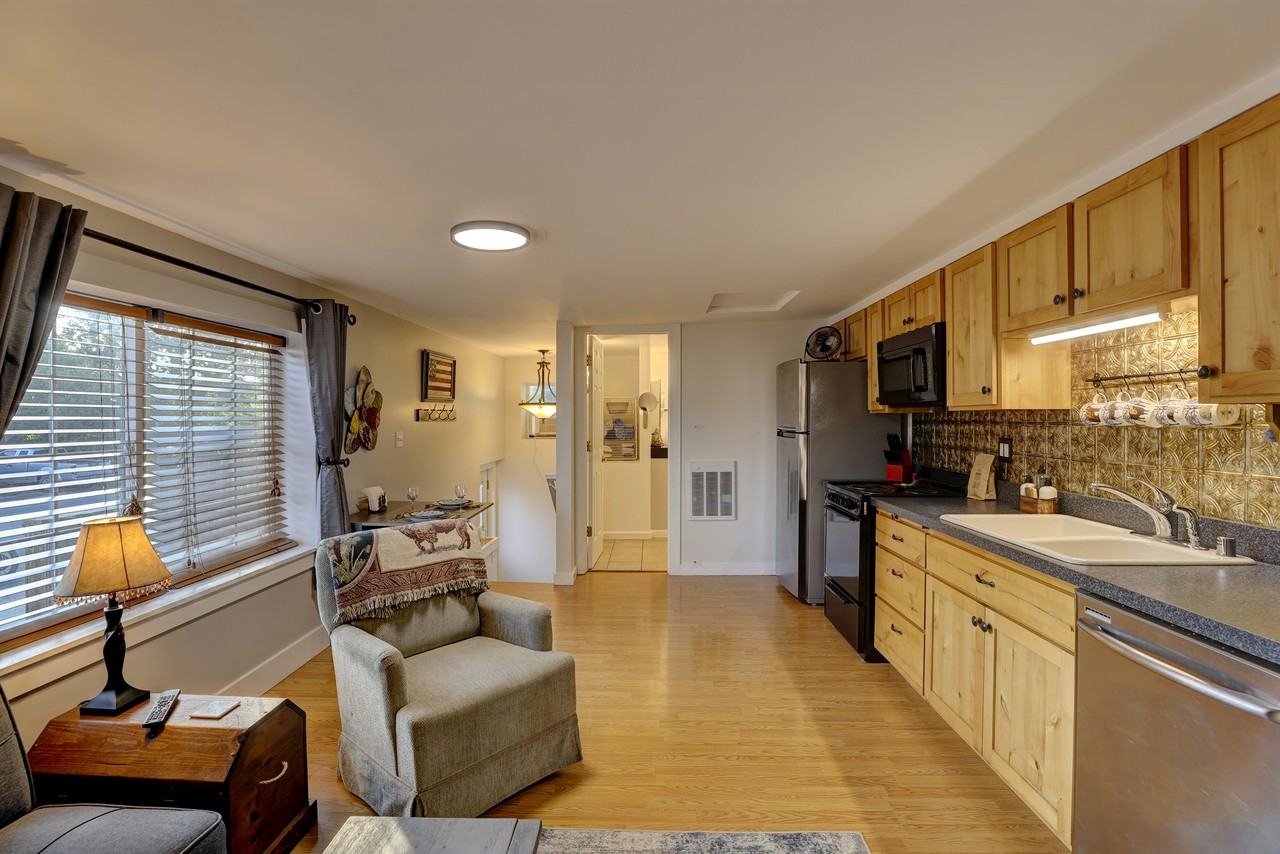 595 Wyoming Ave #A - Photo 6 of 36