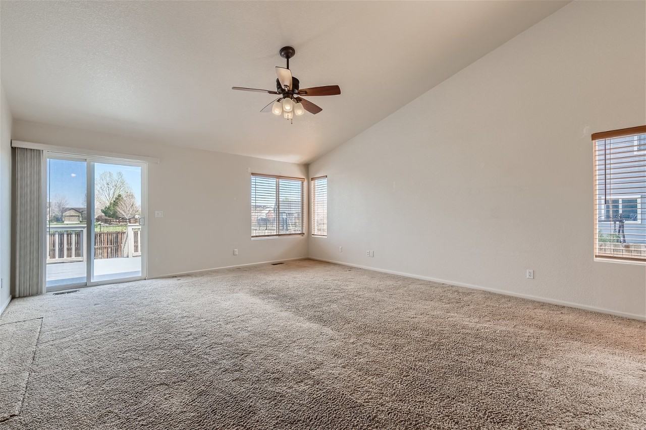 5735 Prairie Cir - Photo 4 of 23