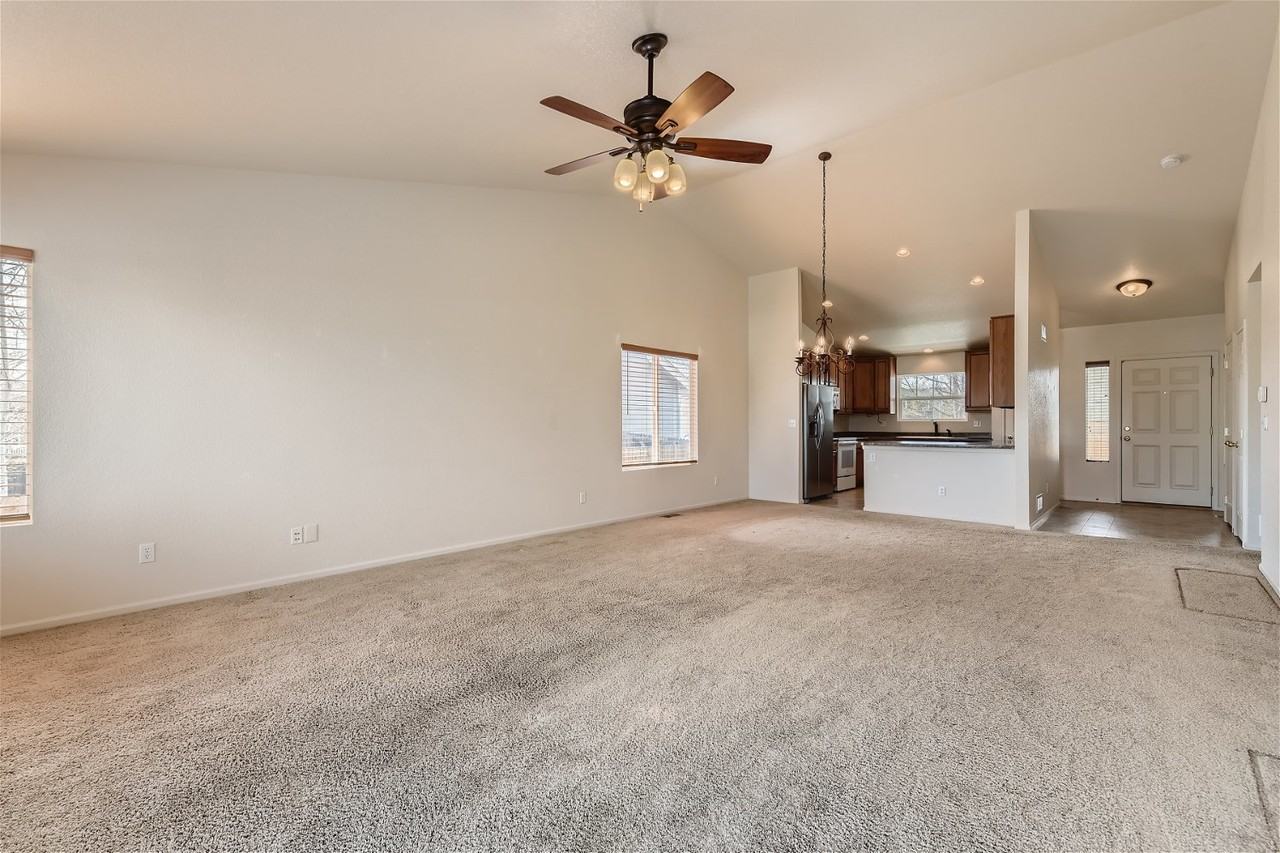 5735 Prairie Cir - Photo 5 of 23