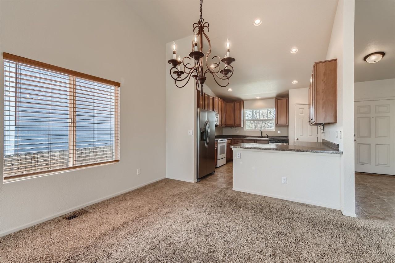 5735 Prairie Cir - Photo 6 of 23